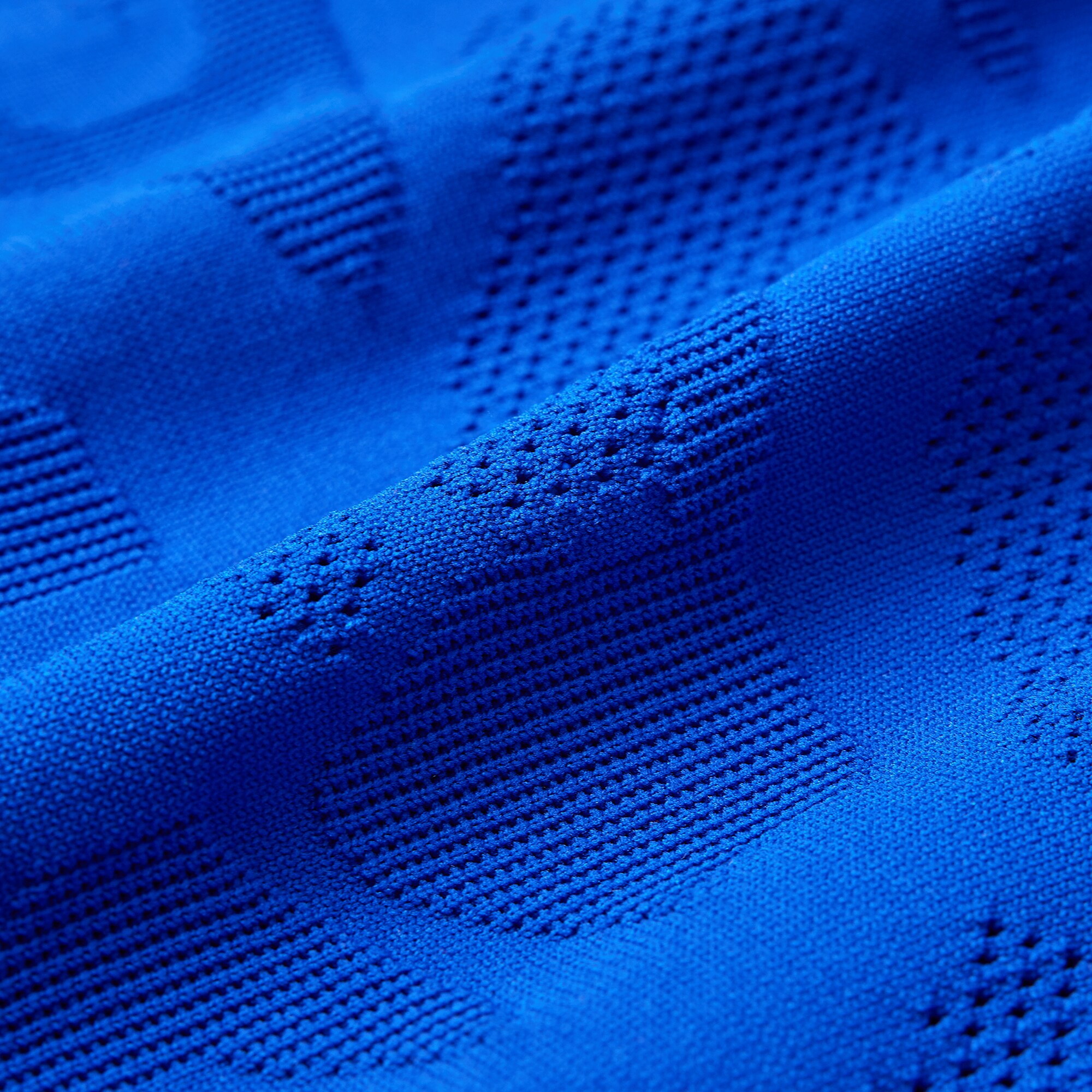 Z-TECH 하이브리드 크루넥 스웨터