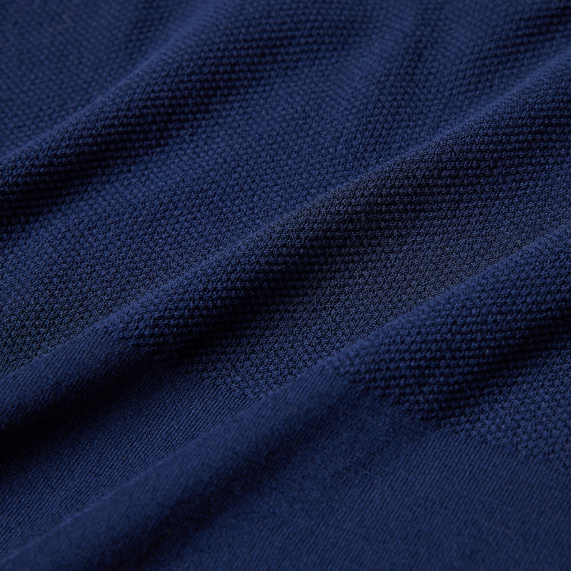 에센셜 크루넥 스웨터